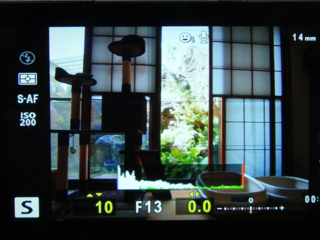 シャッター速度優先モード時の1/10秒時のF値