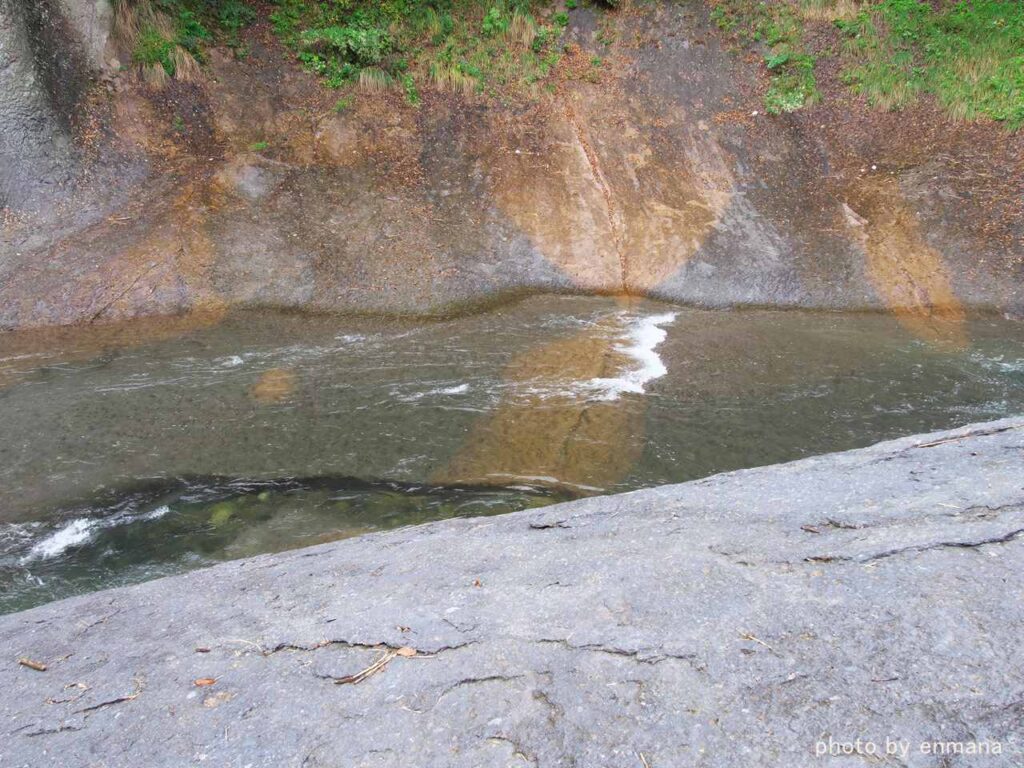 吹割の滝の下流